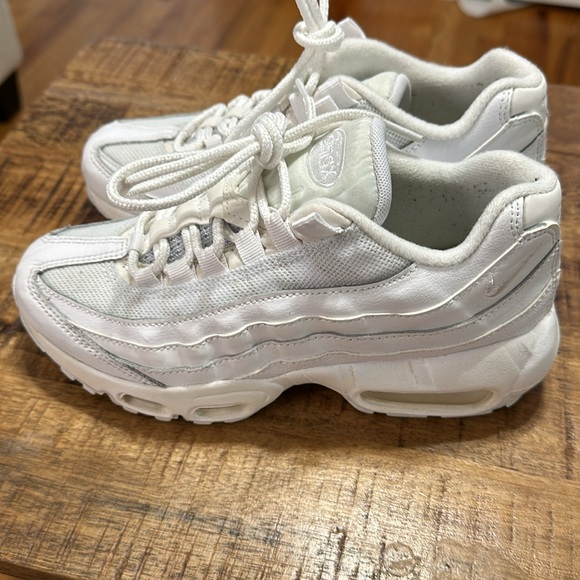 Nike Airmax kids size 4 - Picture 2 of 6